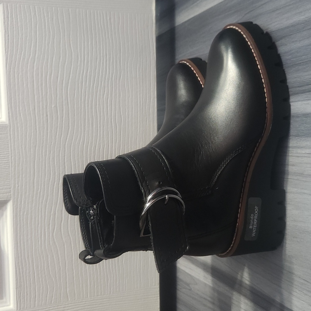 Blondo Women's Dagger Waterproof Buckle Black Boot, 6.5 M NEW